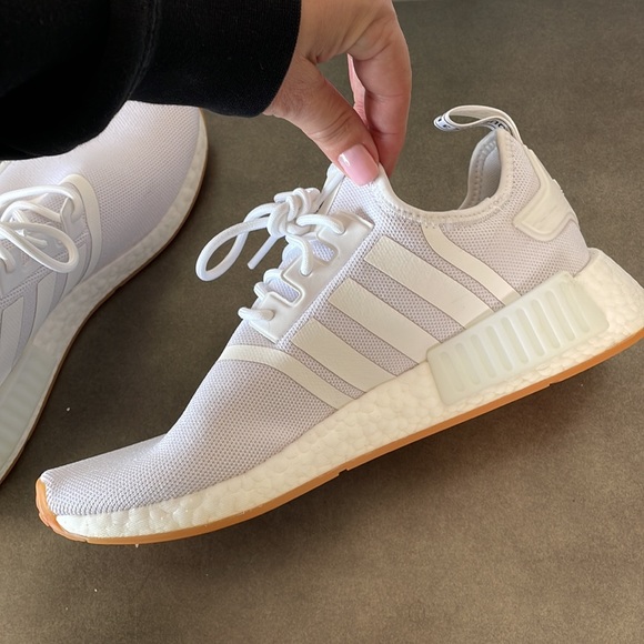 ADIDAS NMD R1 Primeblue Mens:size 8.5 Color: white gum Style: GZ9260 - Picture 11 of 12